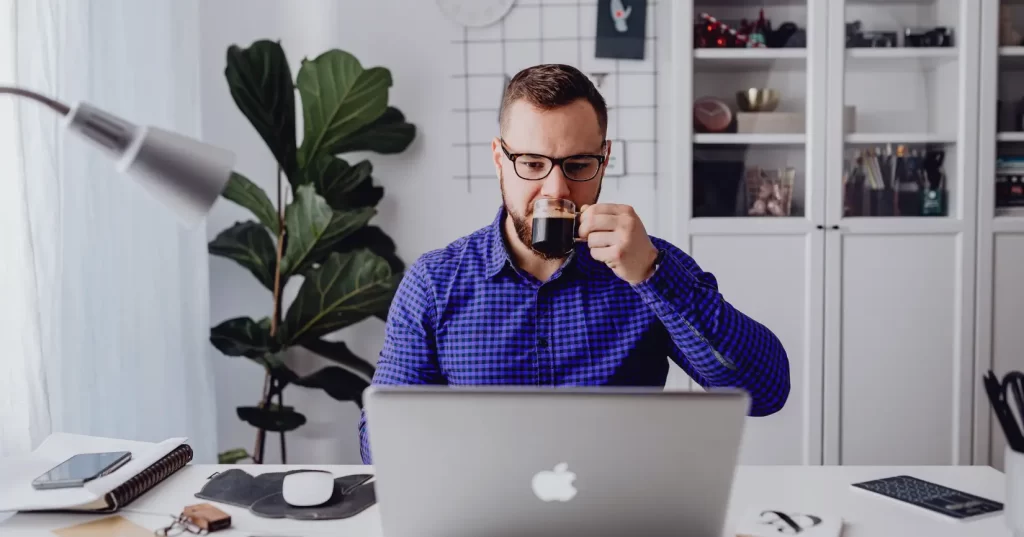 O pitch deck parece um documento simples, mas ele carrega um peso que poucos enxergam: coloca sua ideia (e o futuro da sua startup) na mesa de investidores.