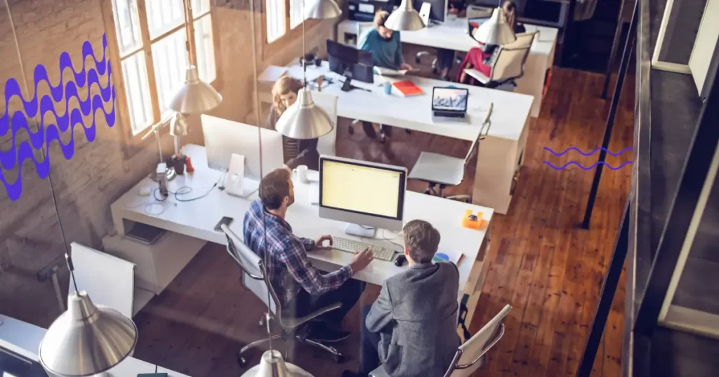 Um forecast de vendas B2B bem feito evita susto no fluxo de caixa, desalinhamento entre marketing, SDR e CS e aquela pressão maluca pra empurrar contrato só pra fechar o trimestre mais “bonito”.