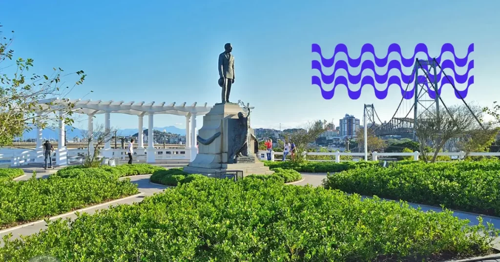Mirante Parque da Luz, ao lado da Ponto Hercílio Luz, em Florianópolis.